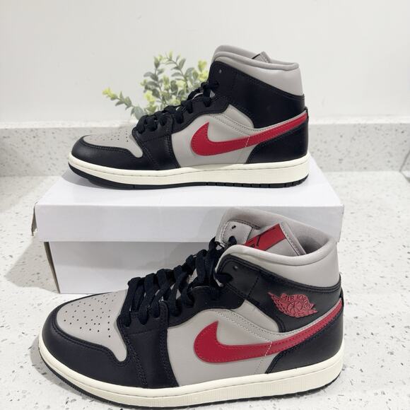 Women’s Nike Air Jordan 1 MID Red College Grey Size 10 New TS - Picture 2 of 9